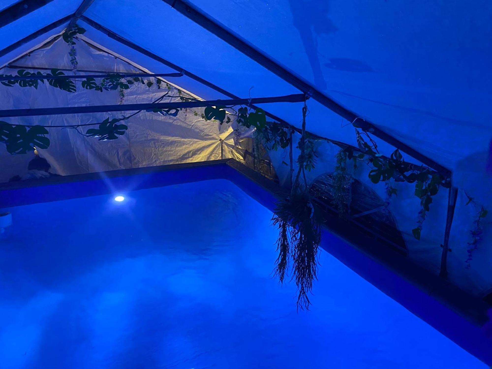 Mini Love Island Style Guest House Includes Personal Hot 24 Hour Swimming Pool, Outdoor Bathtub, Heated Dining Dome And Fire Pit, All This Is Secretly Located In The Busy Suburbs Of نوتينغهام المظهر الخارجي الصورة