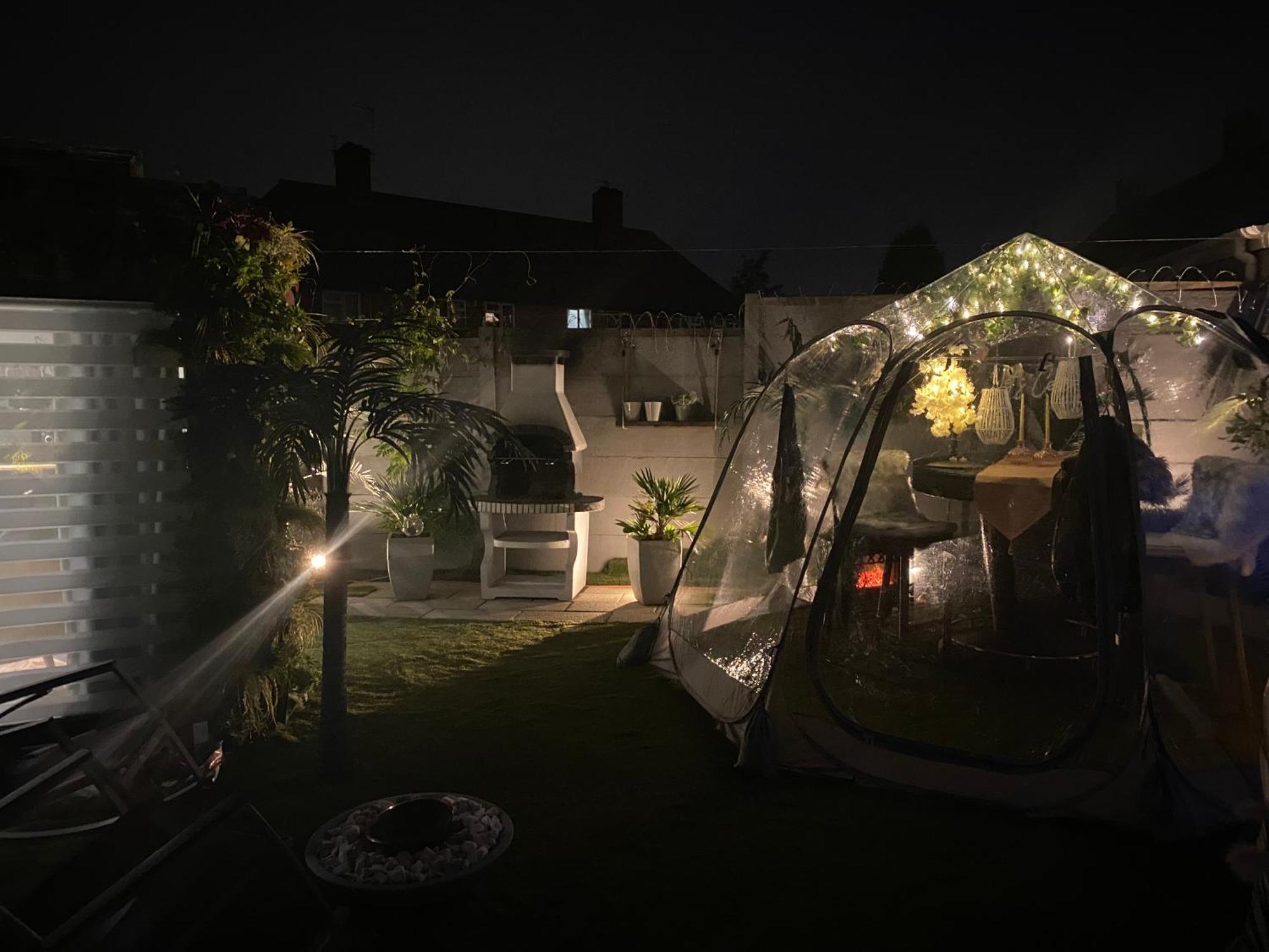 Mini Love Island Style Guest House Includes Personal Hot 24 Hour Swimming Pool, Outdoor Bathtub, Heated Dining Dome And Fire Pit, All This Is Secretly Located In The Busy Suburbs Of نوتينغهام المظهر الخارجي الصورة