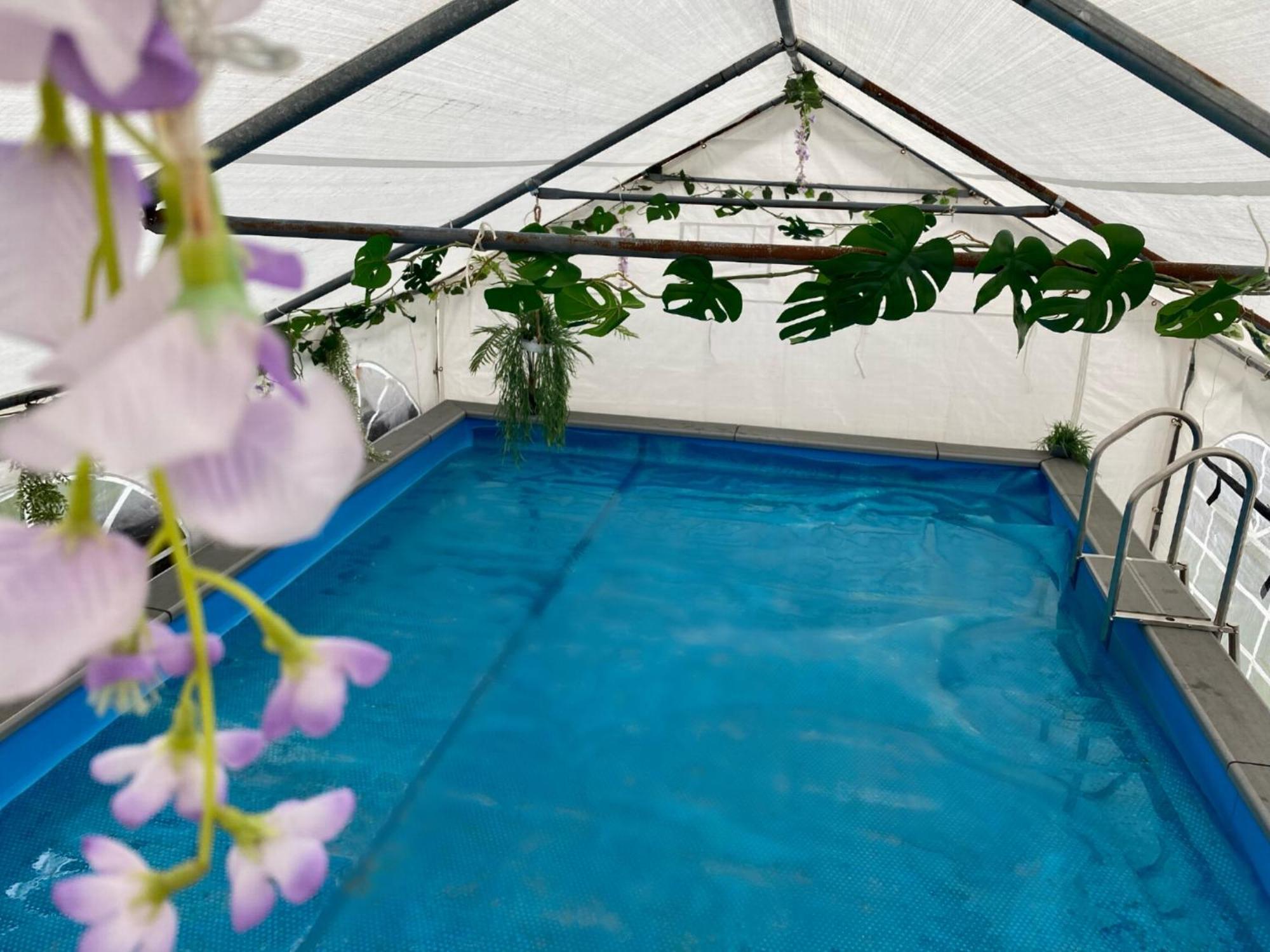 Mini Love Island Style Guest House Includes Personal Hot 24 Hour Swimming Pool, Outdoor Bathtub, Heated Dining Dome And Fire Pit, All This Is Secretly Located In The Busy Suburbs Of نوتينغهام المظهر الخارجي الصورة