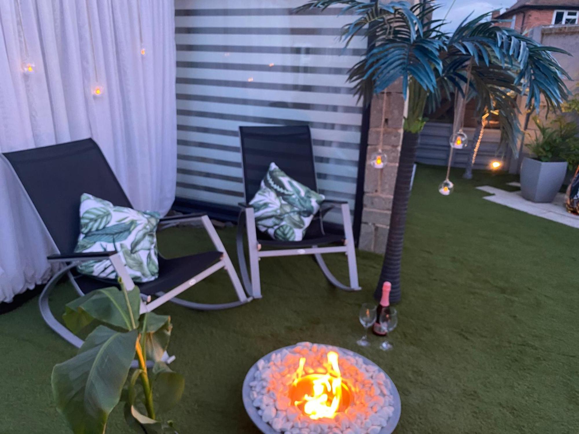 Mini Love Island Style Guest House Includes Personal Hot 24 Hour Swimming Pool, Outdoor Bathtub, Heated Dining Dome And Fire Pit, All This Is Secretly Located In The Busy Suburbs Of نوتينغهام المظهر الخارجي الصورة