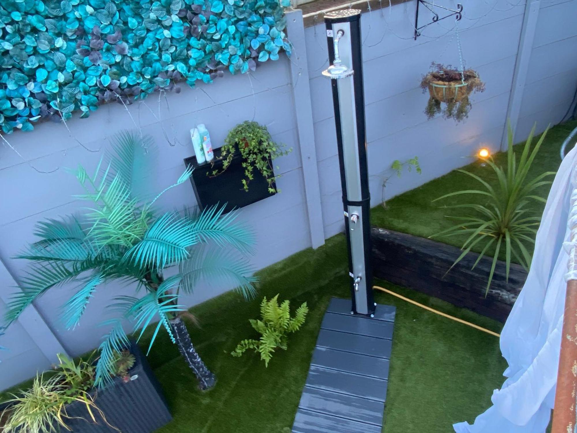 Mini Love Island Style Guest House Includes Personal Hot 24 Hour Swimming Pool, Outdoor Bathtub, Heated Dining Dome And Fire Pit, All This Is Secretly Located In The Busy Suburbs Of نوتينغهام المظهر الخارجي الصورة